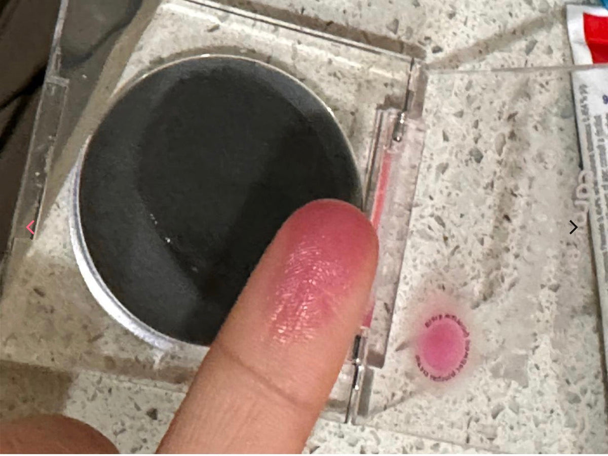 Black Magic Color Changing Blusher/ Lip tint Cappuvini